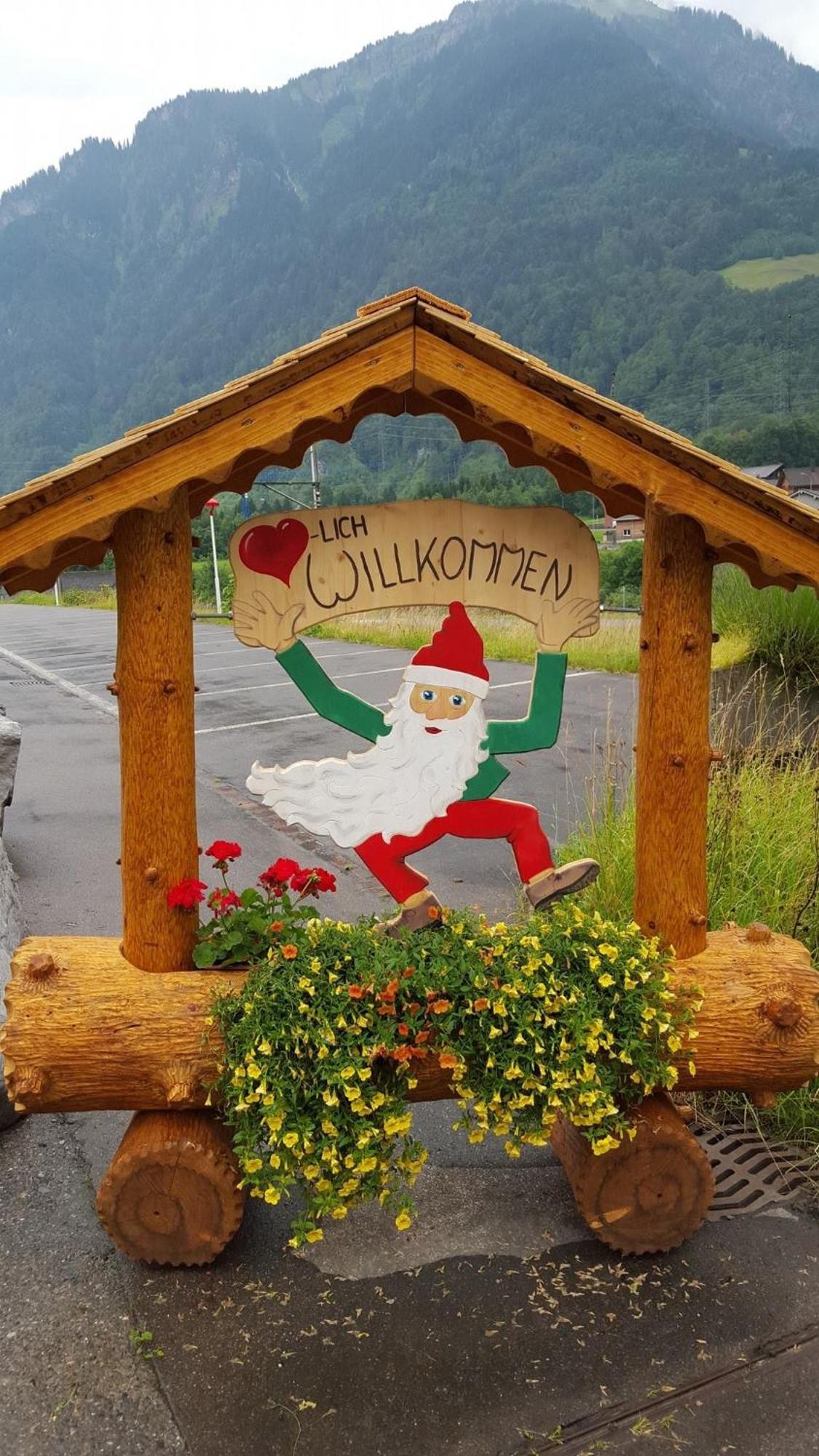 Diese Einfache Unterkunft- Bergheimat Ist Nur Fuer Backpacker- Rucksacktouristen Und Radfahrer - Huettenfeeling Im Backpackerhoues- Ganz Einfach - Ganz Unkompliziert - Ganz Relaxd Villa Linthal Exterior foto