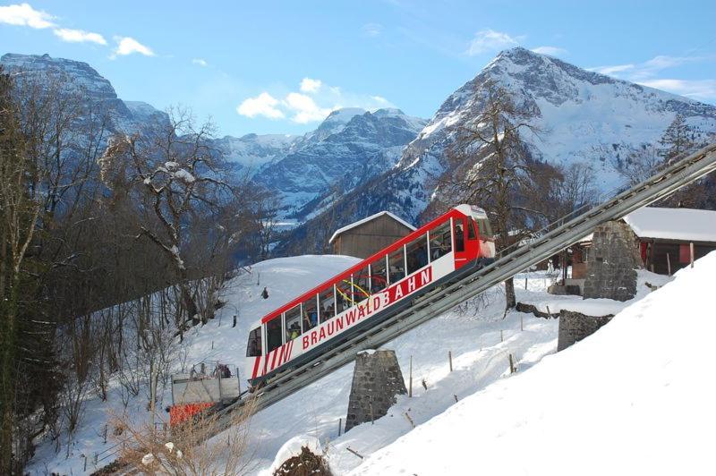 Diese Einfache Unterkunft- Bergheimat Ist Nur Fuer Backpacker- Rucksacktouristen Und Radfahrer - Huettenfeeling Im Backpackerhoues- Ganz Einfach - Ganz Unkompliziert - Ganz Relaxd Villa Linthal Exterior foto